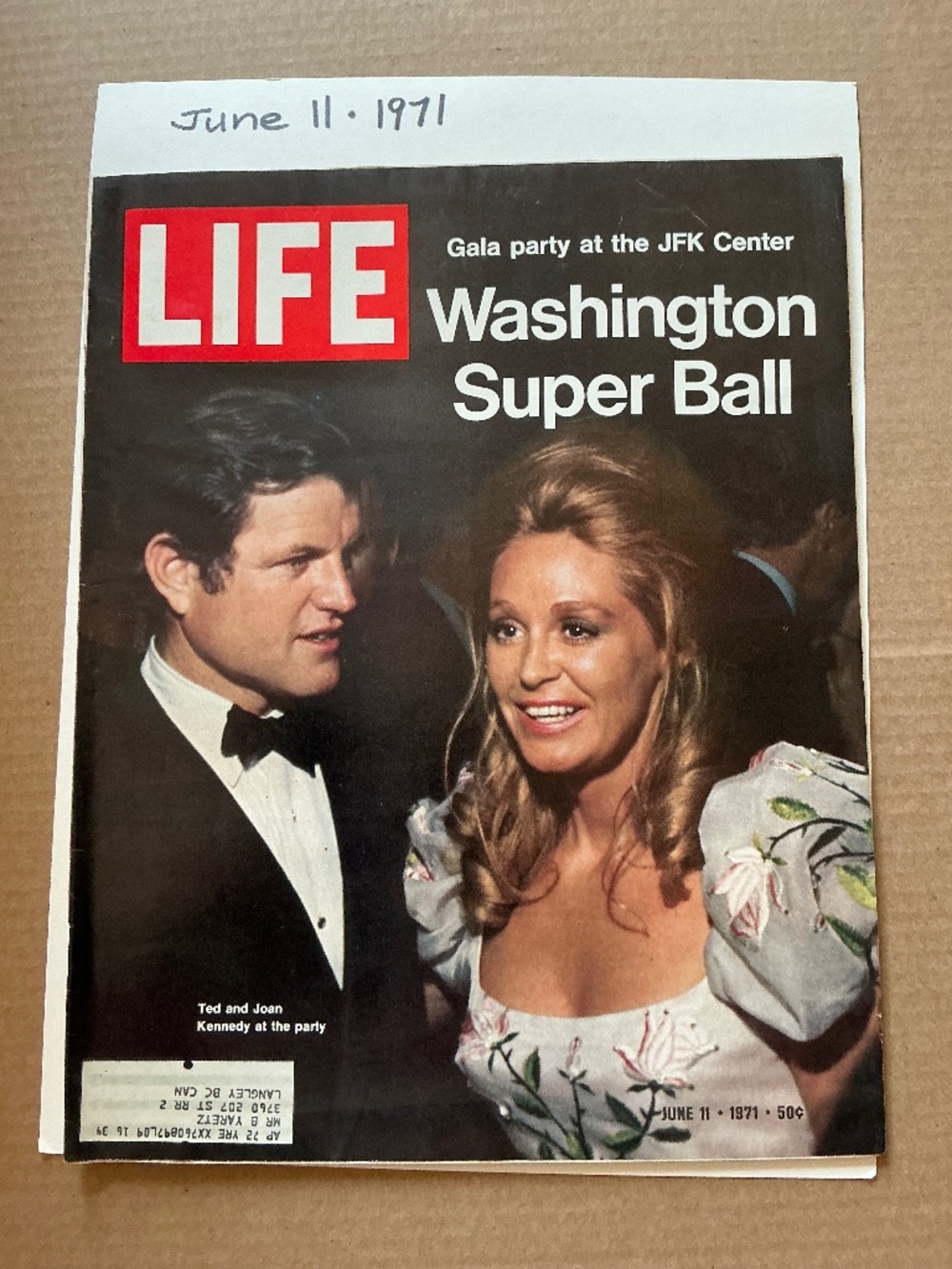 Vintage LIFE Magazine June 11, 1971 Ted & Joan Kennedy Cover